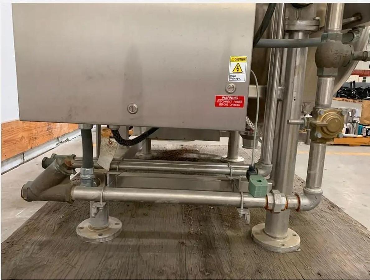 Used 150 GALLON CLEVELAND TILT KETTLE WITH HORIZONTAL AGITATION - 100 PSI JACKET