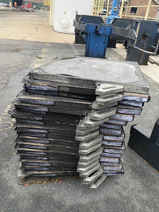 Used 40 CU. FT. US FILTER / JWI FILTER PRESS - 1000 MM - AUTOMATIC