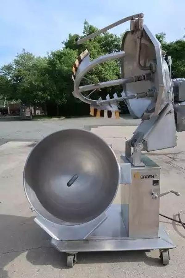 Used 60 GALLON SELF-CONTAINED (ELECTRIC) GROEN TWIN ACTION KETTLE WITH TILT