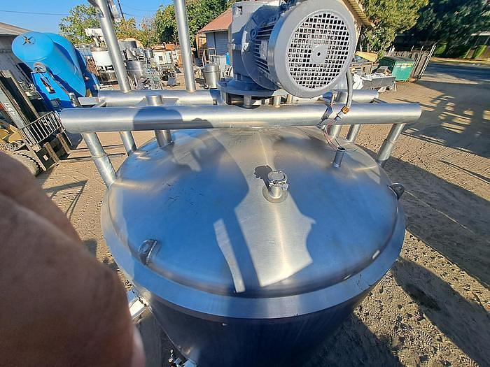 Used 1,000 GALLON APV CREPACO SCRAPER AGITATED TANK - JACKETED