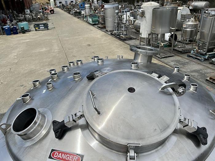 Used 740 GALLON (2,800 LITERs) T & C AGITATED REACTOR  316L S/S  JACKETED