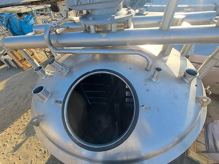 Used 1,000 GALLON APV CREPACO SCRAPER AGITATED TANK - JACKETED