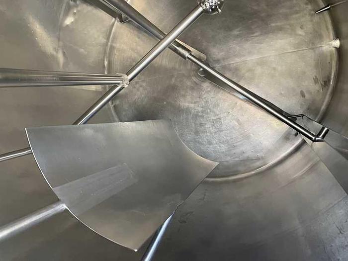 Used 2000 GALLON APV SANITARY MIX TANK - S/S - JACKETED