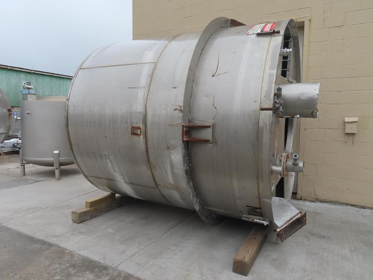 Used 3,000 GALLON MIX TANK WITH DISH BOTTOM - S/S