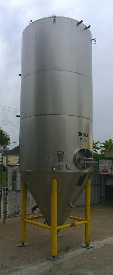 Used 2,000 GALLON SANTA ROSA VERTICAL TANK - S/S - JACKETED