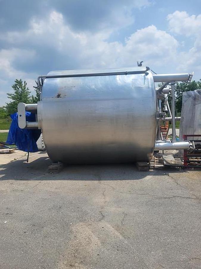 Used 6000 GALLON FELDMEIER DOUBLE MOTION MIX TANK