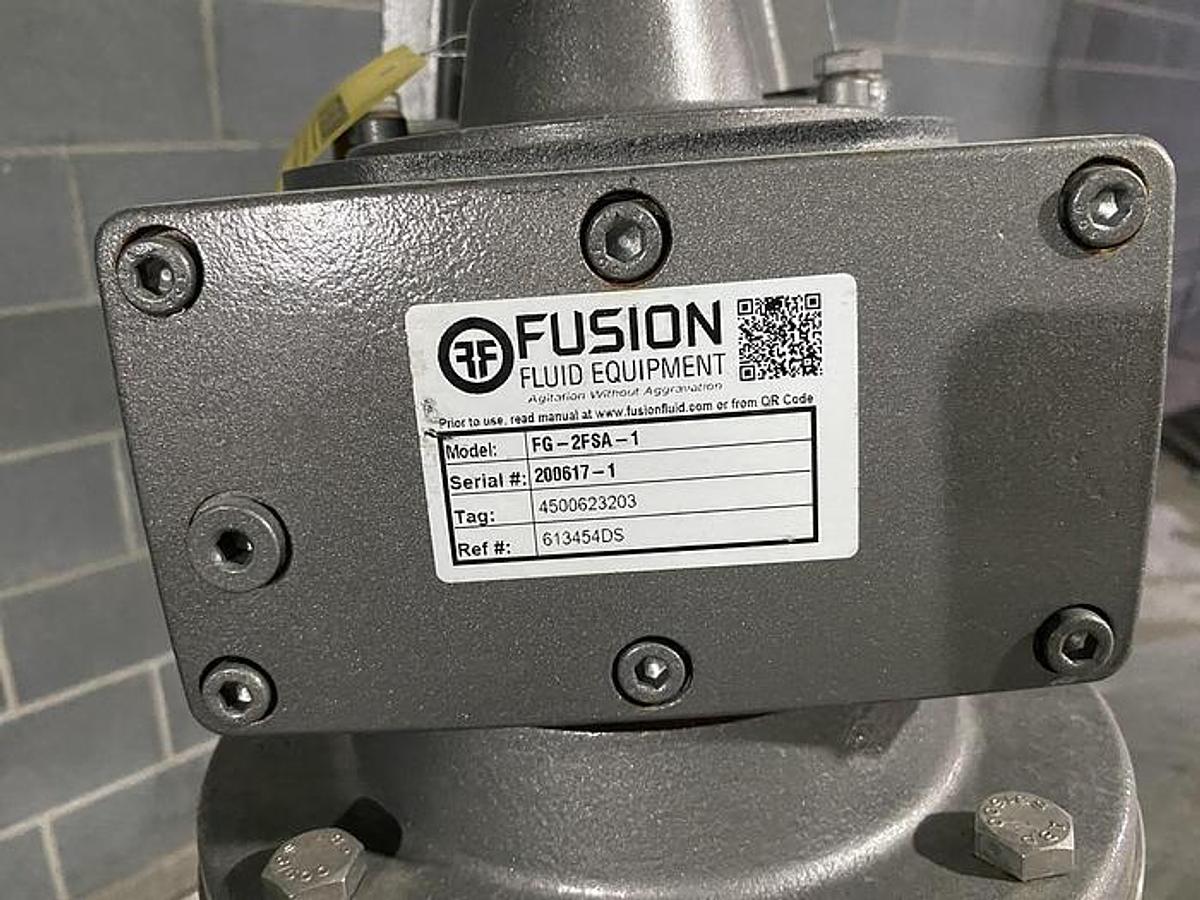 Used 4,000 GALLON LEE METAL PRODUCTS VERTICAL MIX TANK - T-304 S/S