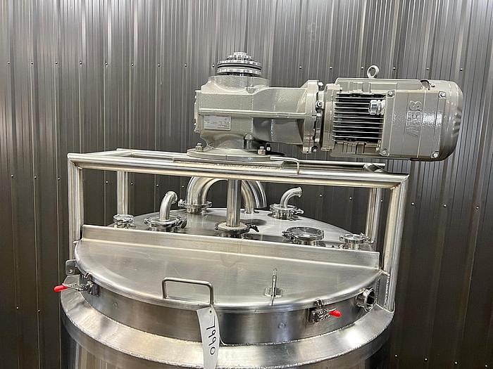 Used USED 300 GALLON JAKETED TANK S/S INSULATED WITH SCRAPE AGITATION