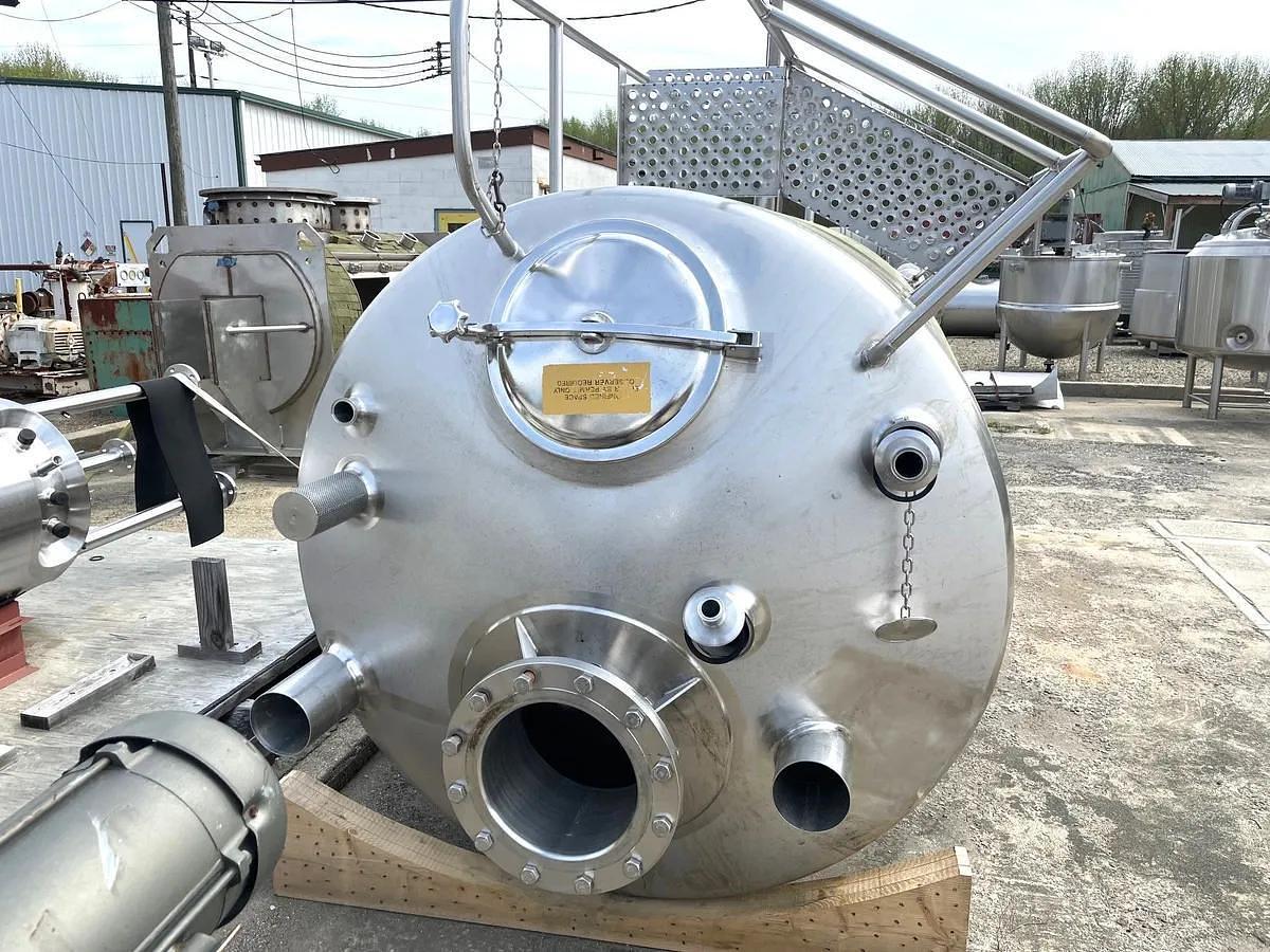 Used 1,000 GALLON FELDMEIER MIX TANK - SANITARY S/S