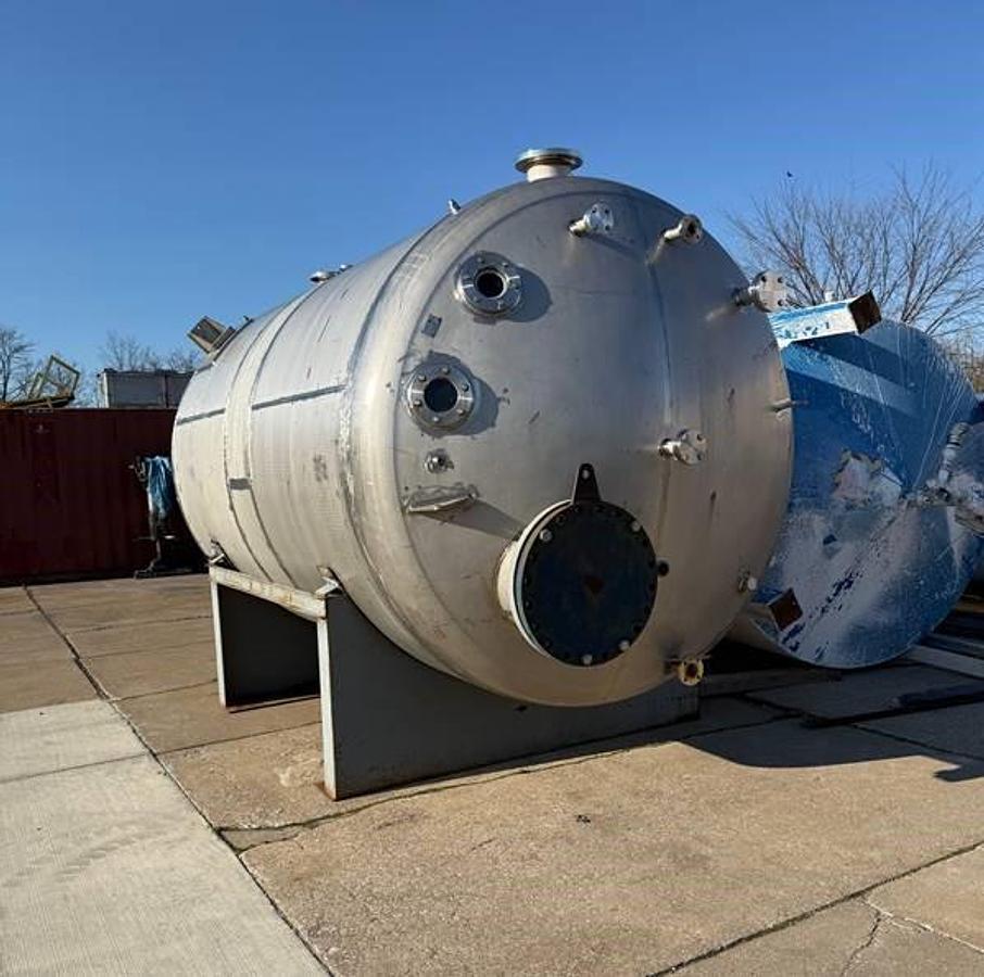 Used 6,000 GALLON STAINLESS STEEL VERTICAL TANK - 50 PSI INTERNAL @ 250 DEG. F