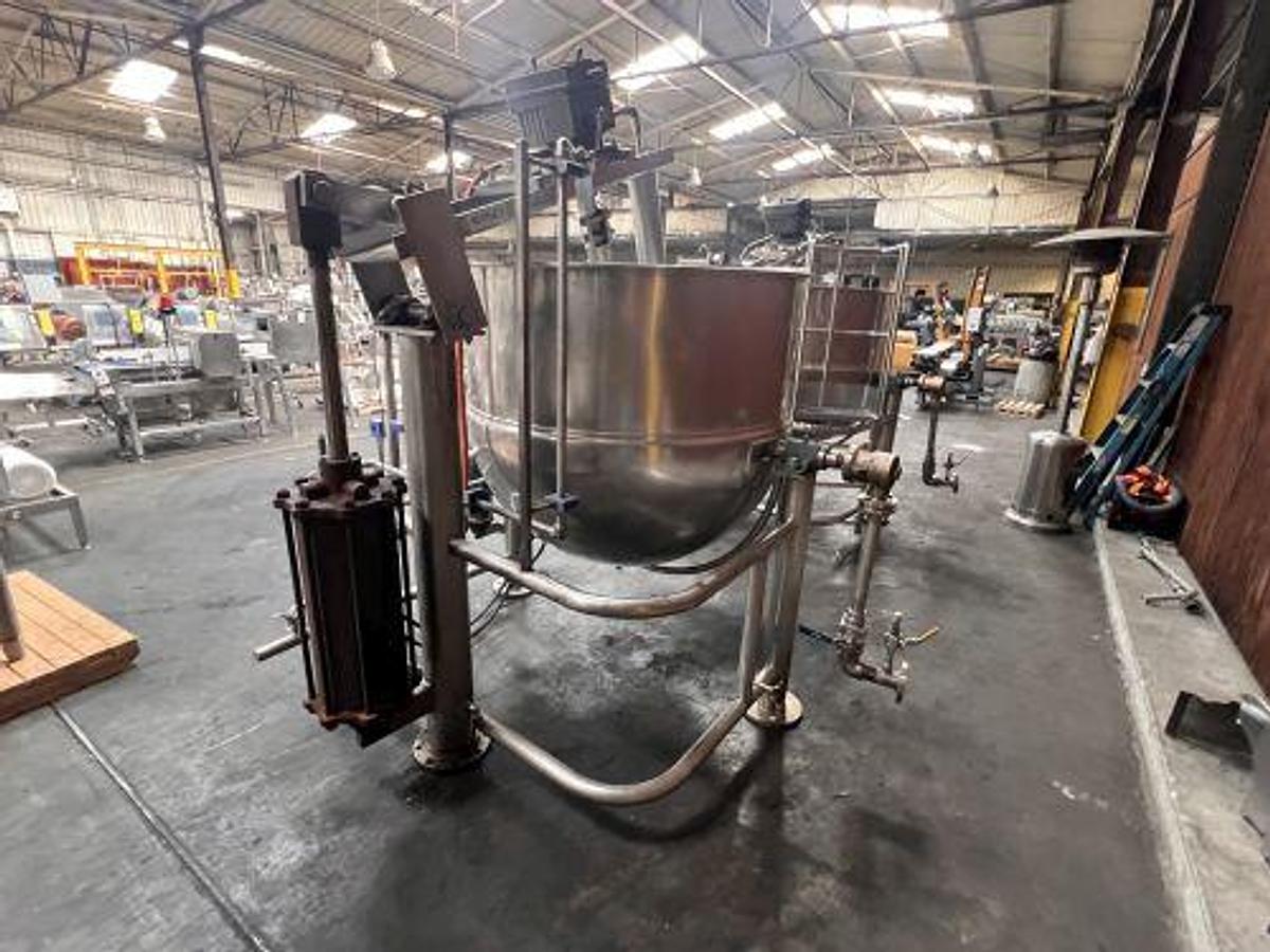 Used 250 GALLON GROEN SINGLE MOTION KETTLE - TILT OUT AGITATION WITH TILT DISCHARGE