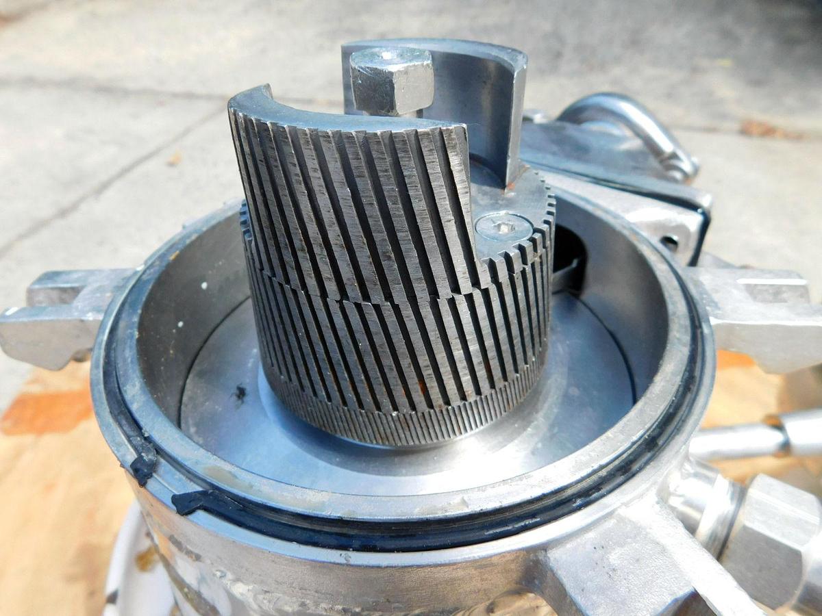 Used LEUMANN AND UHLMANN VERTICAL COLLOID MILL MODEL D 112 MS