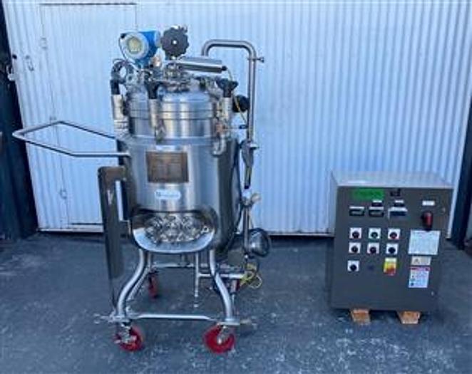 Used USED 100 LITE STAINLESS TECHNOLOGIES LIGHTNIN MIXER WITH REACTOR