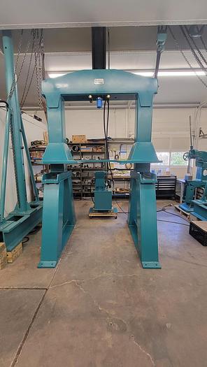 NEW 100 GALLON DISCHARGE RAM SYSTEM FOR DOUBLE PLANETARY MIXER