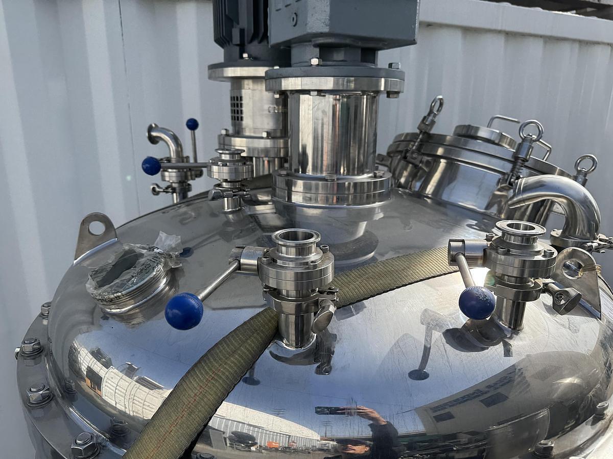 Used 500 LITER MIX TANK WITH SWEEP & EMULSIFIER - S/S - JACKETED