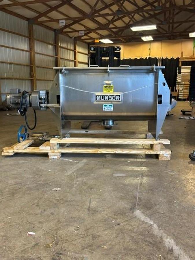Used 24 CU. FT. MUNSON DOUBLE RIBBON BLENDER - S/S