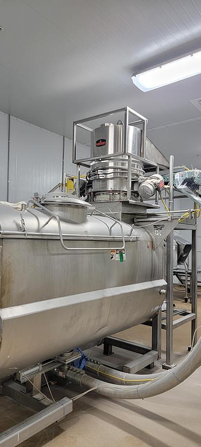 Used 100 CU. FT. APV BAKER PERKINS BLENDER - S/S