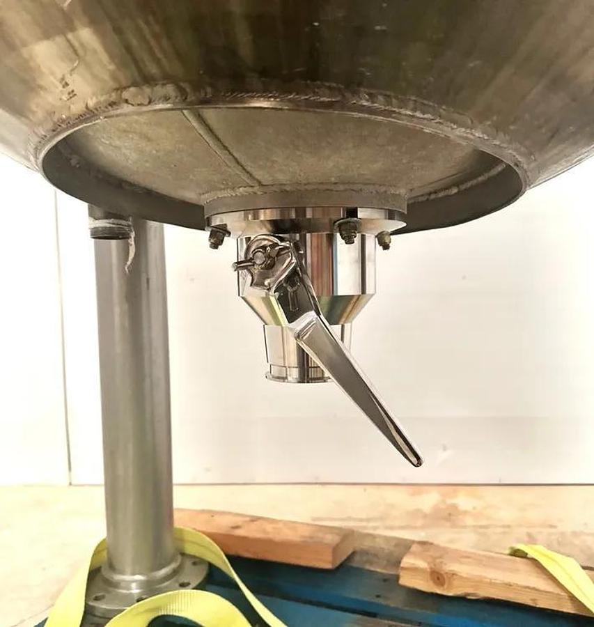 Used 200 GALLON LEE SINGLE MOTION INCLINE AGITATED KETTLE - S/S - 90 PSI JACKET