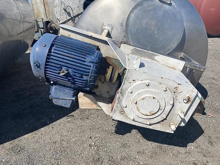 Used 2000 GALLON SS VERTICAL MIX TANK