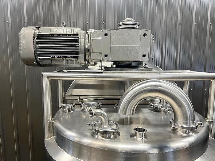 Used USED 300 GALLON JAKETED TANK S/S INSULATED WITH SCRAPE AGITATION