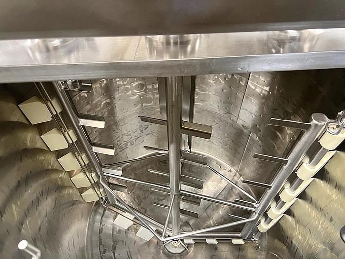 Used USED 300 GALLON JAKETED TANK S/S INSULATED WITH SCRAPE AGITATION