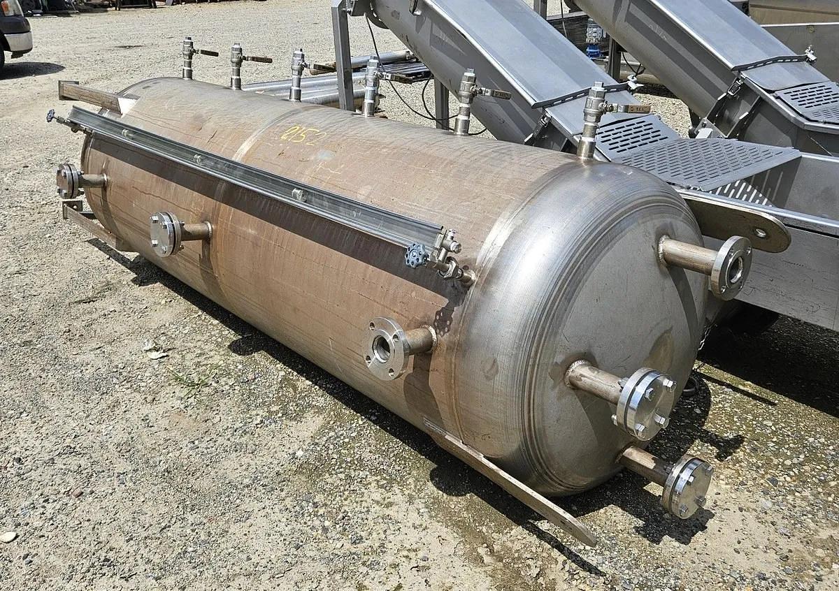 Used 450 GALLON VERTICAL VESSEL - T-316L S/S - 100 PSI/FV