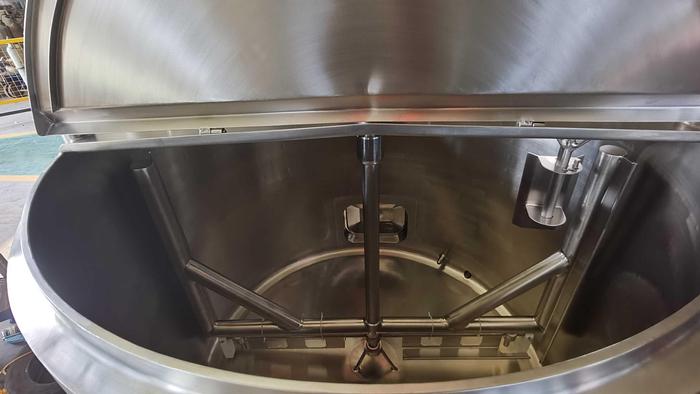 750 GALLON BUTTER MELTING TANK WITH STAINLESS STEEL SCRAPER BLADES