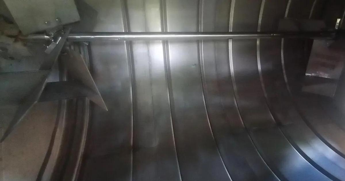 Used 12,000 GALLON ALLOY FAB VERTICAL MIX TANK WITH INTERNAL COILS - S/S