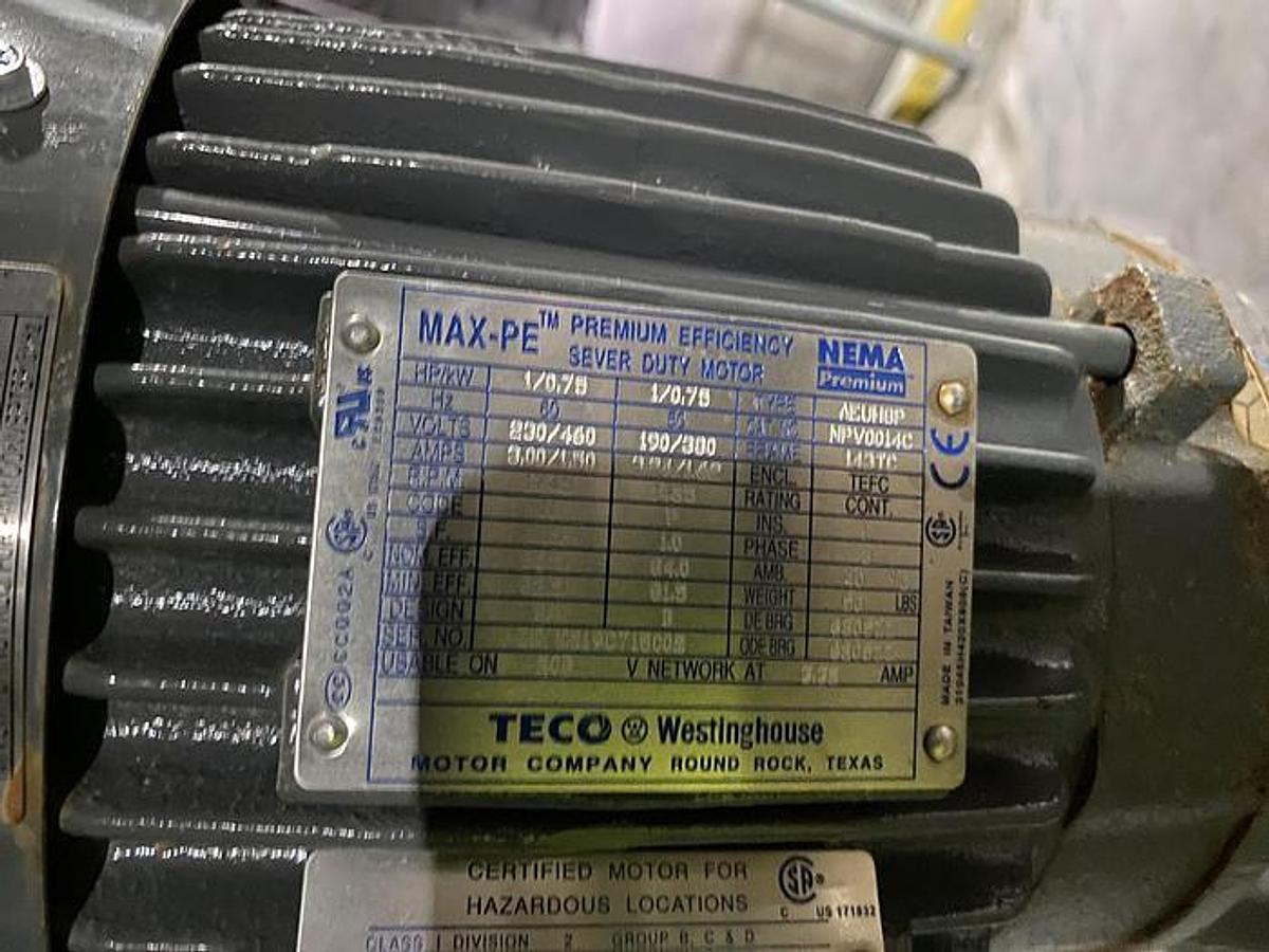 Used 4,000 GALLON LEE METAL PRODUCTS VERTICAL MIX TANK - T-304 S/S