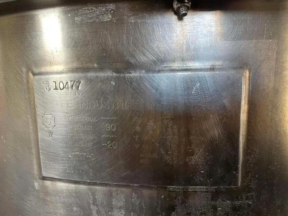 Used 200 GALLON LEE SINGLE MOTION INCLINE AGITATED KETTLE - S/S - 90 PSI JACKET