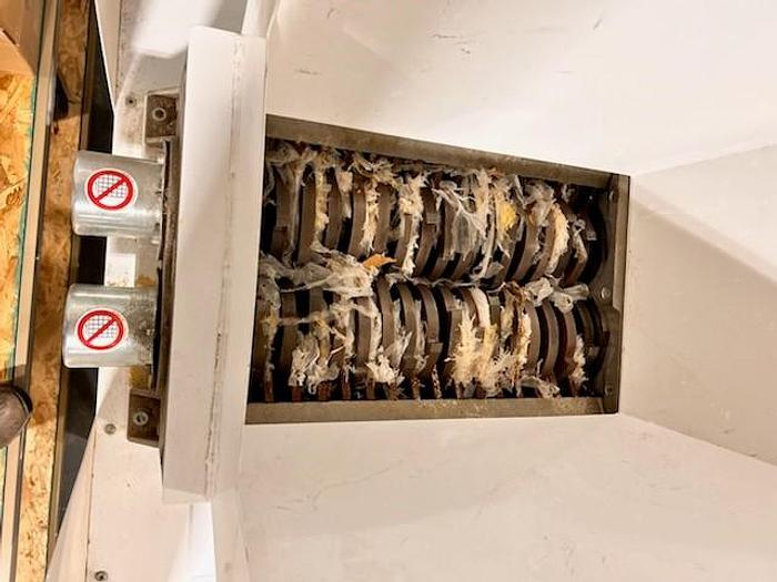 Used 20" x 11" SHRED-TECH SHREDDER WITH HOPPER