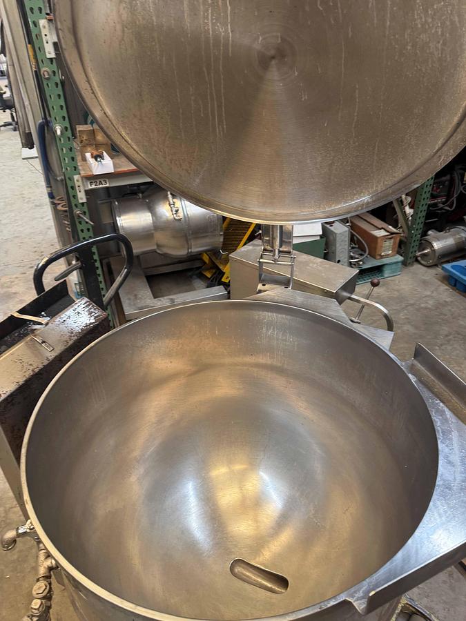 Used 60 GALLON GROEN SELF-CONTAINED GAS FIRED TILTING KETTLE