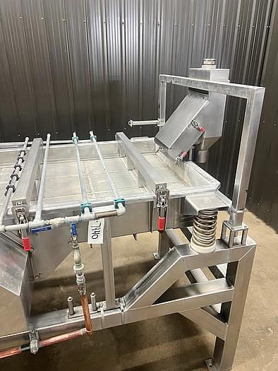 Used USED 39.5" INCUS S/S VIBRATING RECTANGULAR SCREEN WITH SPRAY BARS