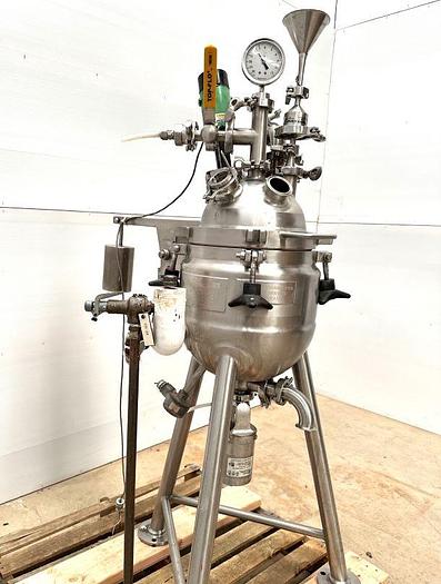 Used 2 GALLON LEE S/S SANITARY JACKETED REACTOR WITH MIXER