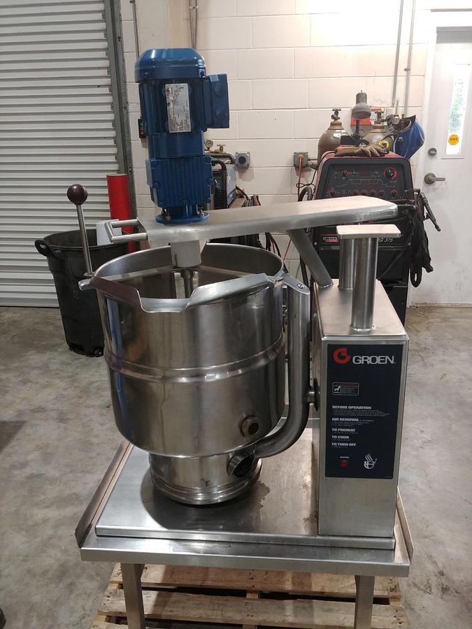 Used 10 GALLON (40 QT.) GROEN SELF CONTAINED ELECTRIC SWEEP AGITATED KETTLE - TILT