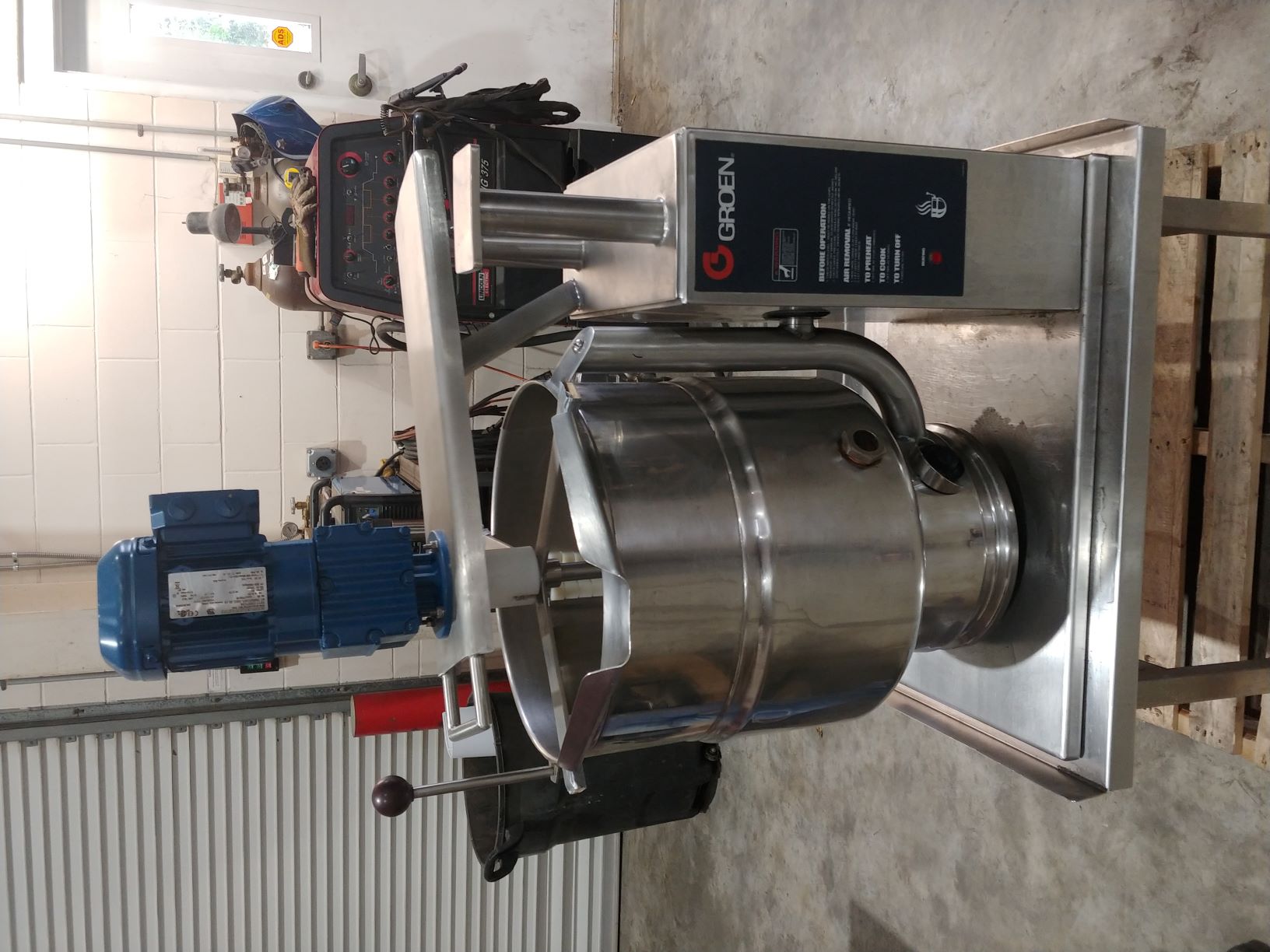 Used 10 GALLON (40 QT.) GROEN SELF CONTAINED ELECTRIC SWEEP AGITATED KETTLE - TILT