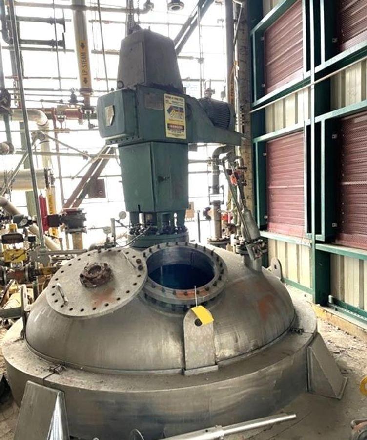 Used (2) 3,000 GALLON ALLOY 20 AND STAINLESS STEEL REACTOR VESSEL WITH HALF PIPE JACKET AND MIXER