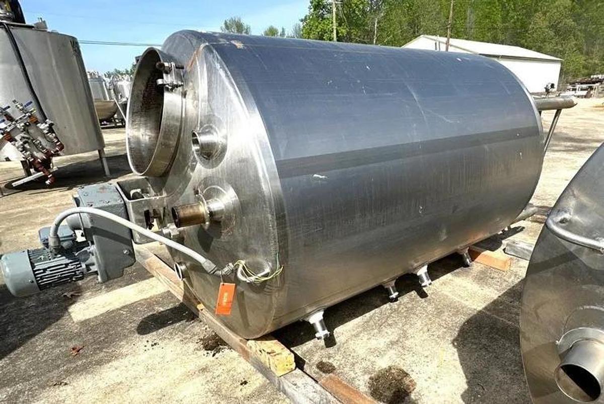 Used 600 GALLON WALKER JACKETED MIX TANK WITH SWEEP MIXER