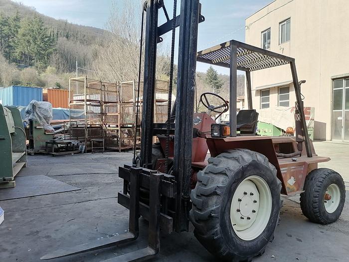 Usato CARRELLO FUORI STRADA 4 RUOTE MOTRICI COF TIPO CM30 PORTATA 30Q DIESEL