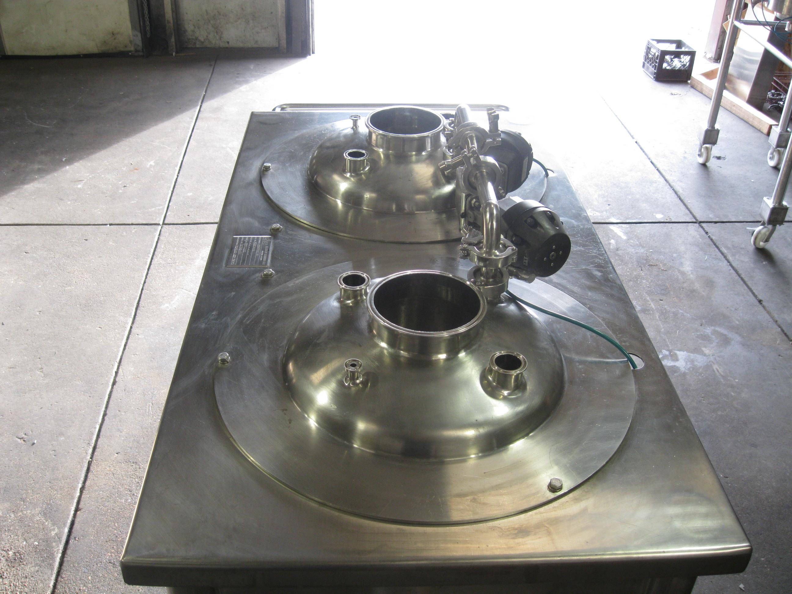 Usado DUAL 15 GALLON JACKETED TANKS ON ROLLING STAND WITH OUTLET VALVES