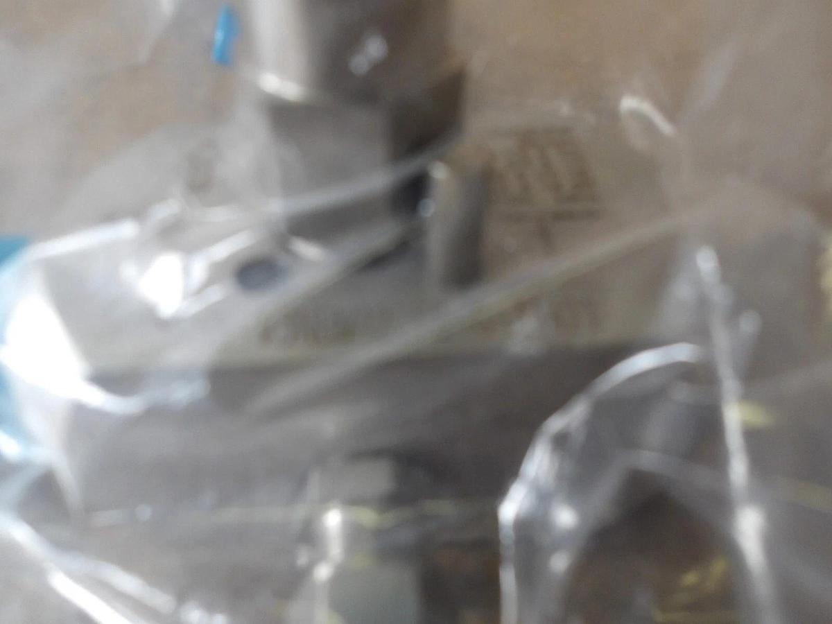 Used SWAGELOK SS-V3 MANIFOLD VALVE S/S, #87330G NEW
