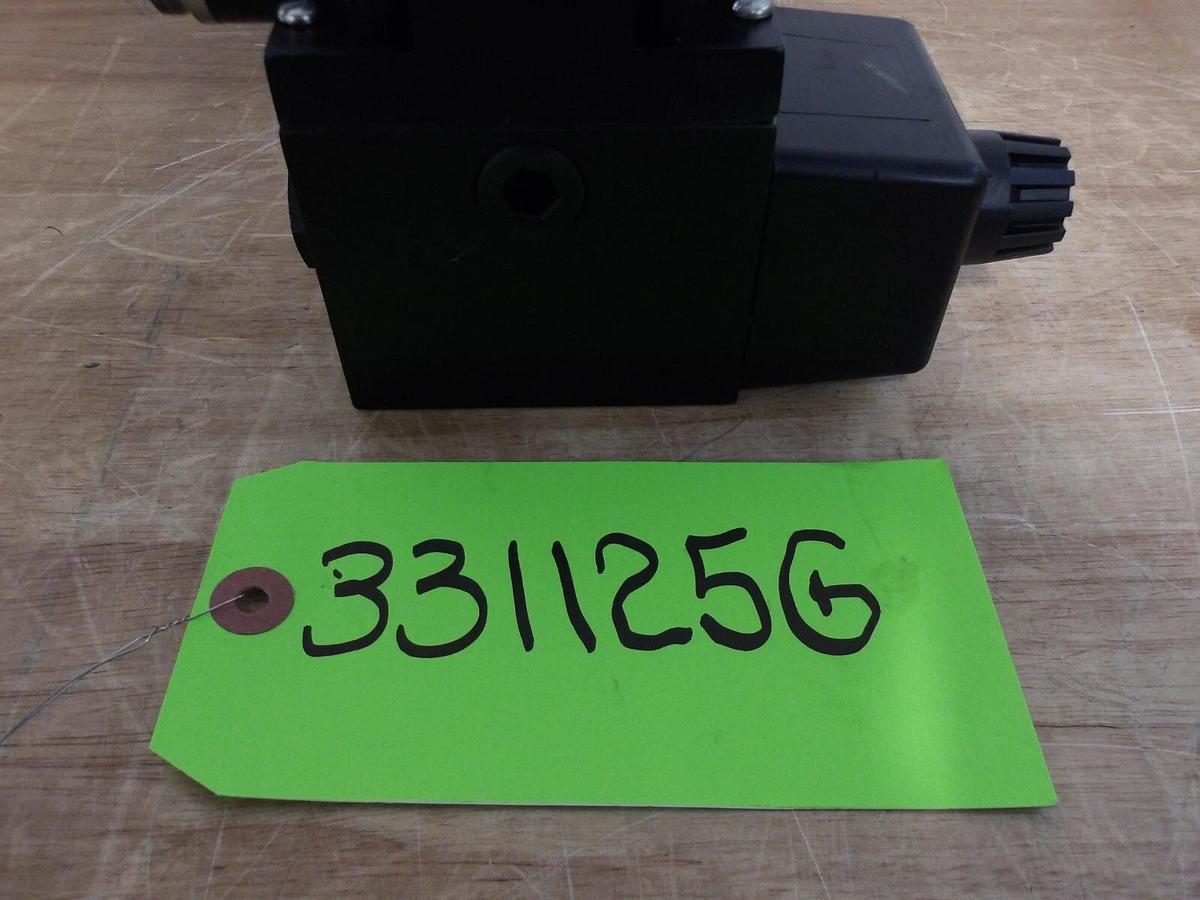Used PARKER D3W1B56Y-14 HYDRAULIC SOLENOID CONTROL VALVE, #331125G NEW