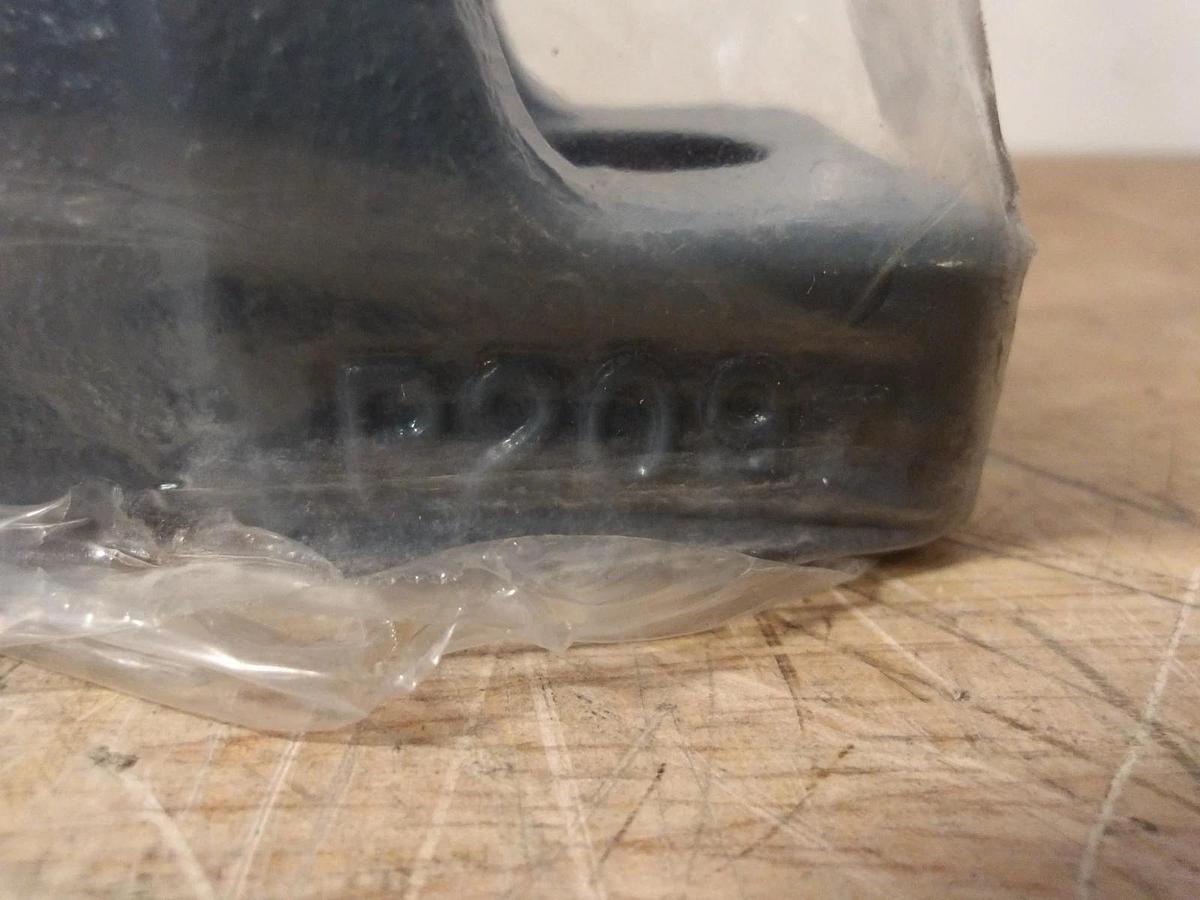 AMI P200 PILLOW BLOCK BEARING 1-11/16" BORE, #727305G NIB