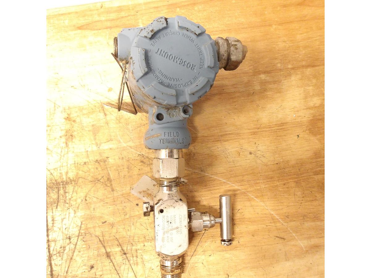 Used ROSEMOUNT 2088G2S22A1 PRESSURE TRANSMITTER