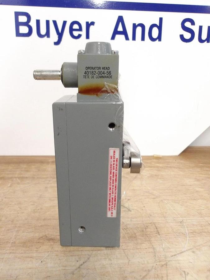 Used ALLEN BRADLEY 802XR-L2F7 LIMIT SWITCH, #428230G NEW
