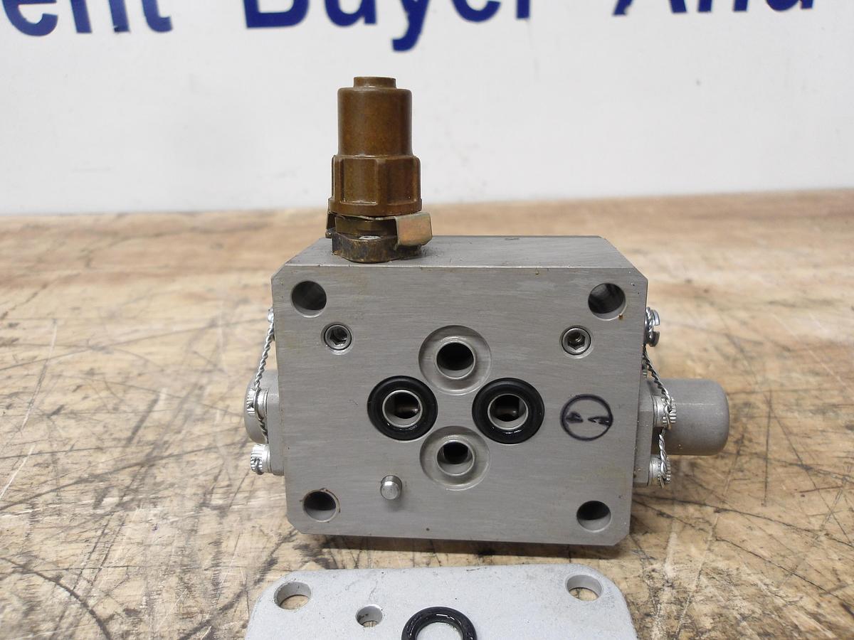 Used MOOG 21-123A/010-25927 SERVO VALVE