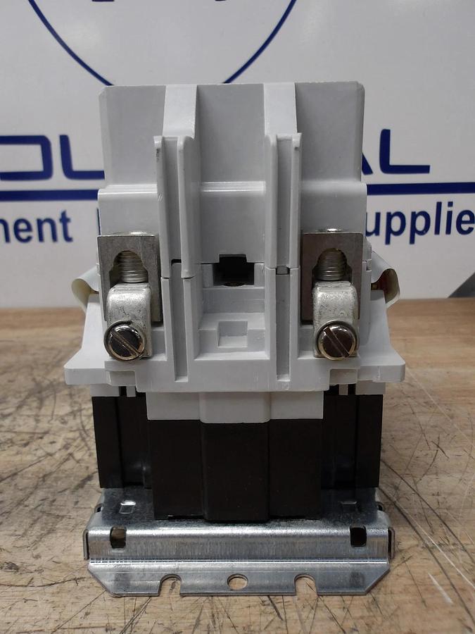 Used SIEMENS 100 AMP LIGHTNING CONTACTOR 480-600 V, #581210G NEW
