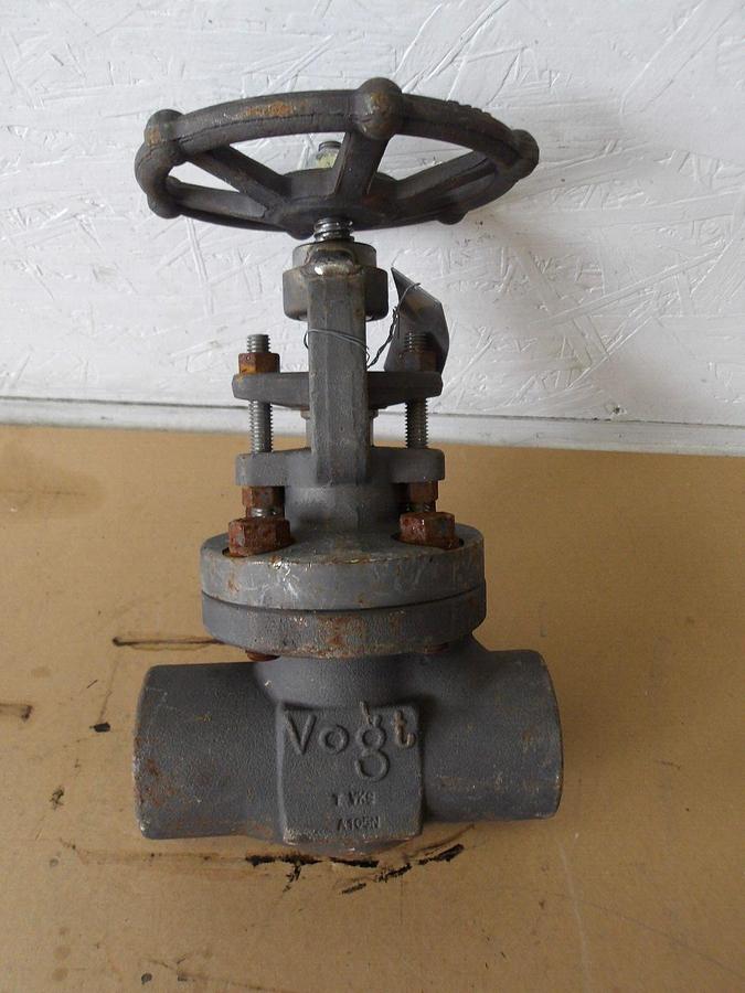 Used VOGT 1-1/2" FORGED STEEL GLOBE VALVE SW12111 #619945G NEW