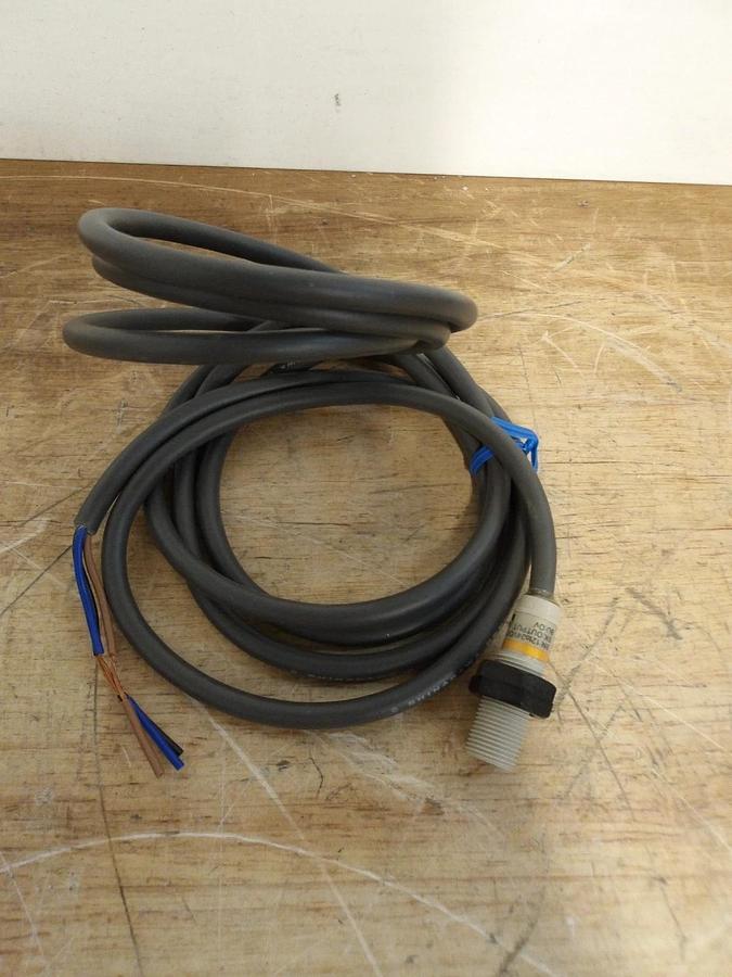 OMRON E2F-X2F1 PROXIMITY SENSOR, #5221143G NIB