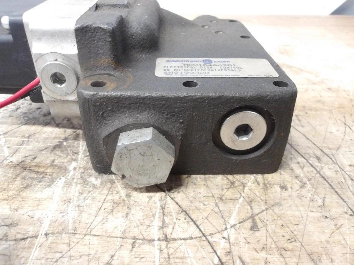 Used SAUER SUNDSTRAND MCV101A1214 SERVO & CONTROL VALVE, #826251G USED